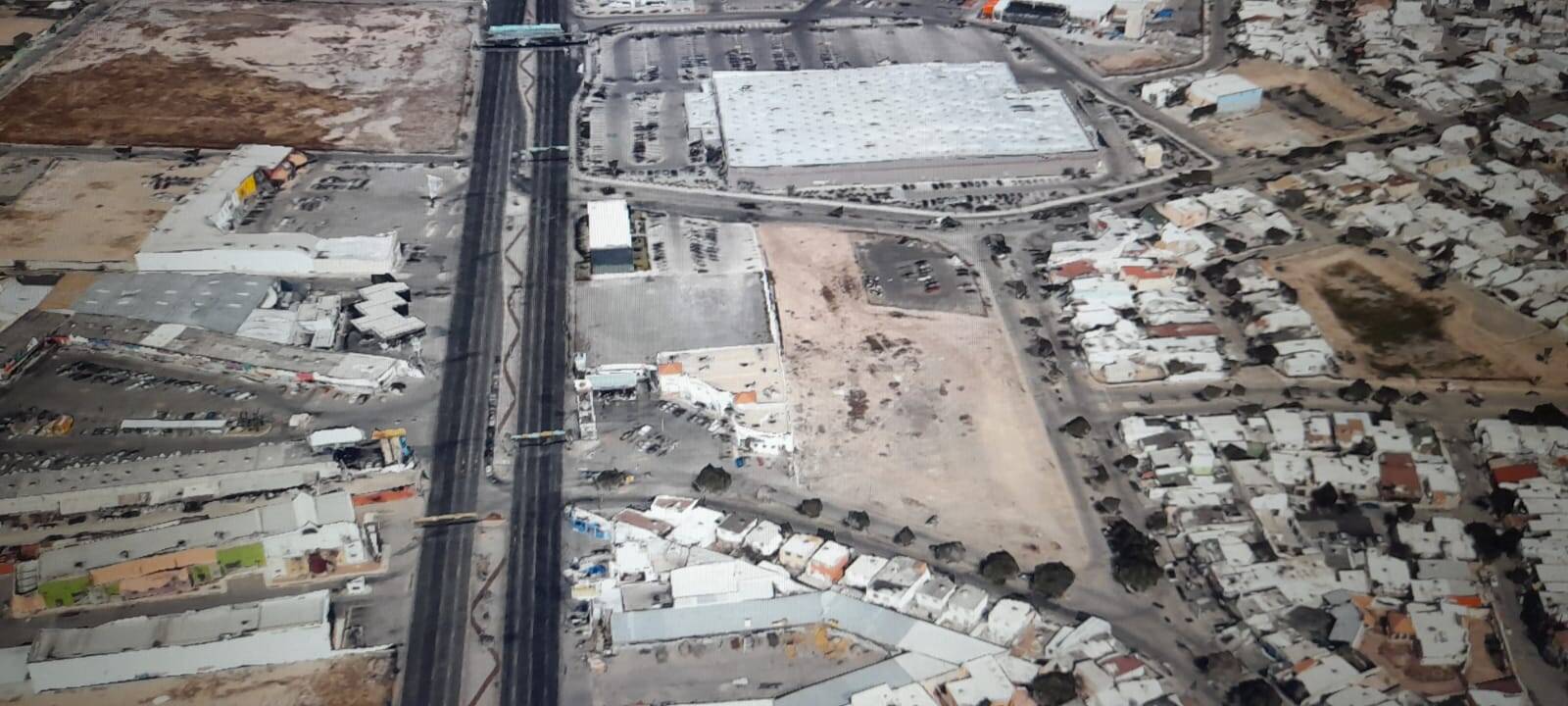 SE VENDE GRAN TERRENO CON EXCELENTE UBICACION, COMERCIAL