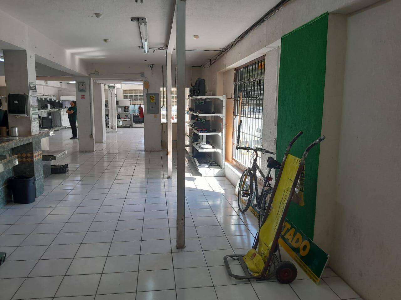 SE RENTA EXCELENTE LOCAL COMERCIAL EN AVENIDA PRINCIPAL