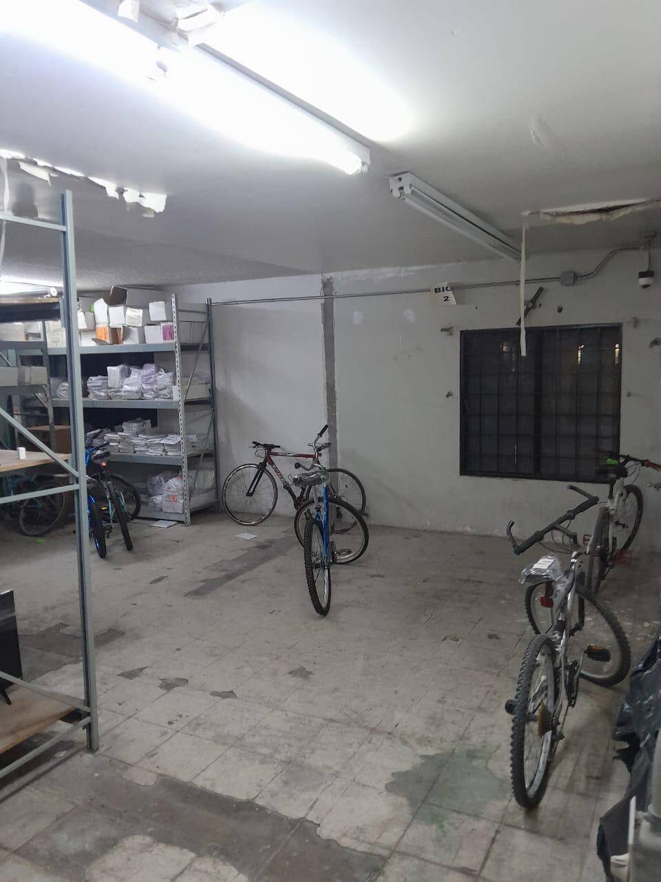 SE RENTA EXCELENTE LOCAL COMERCIAL EN AVENIDA PRINCIPAL