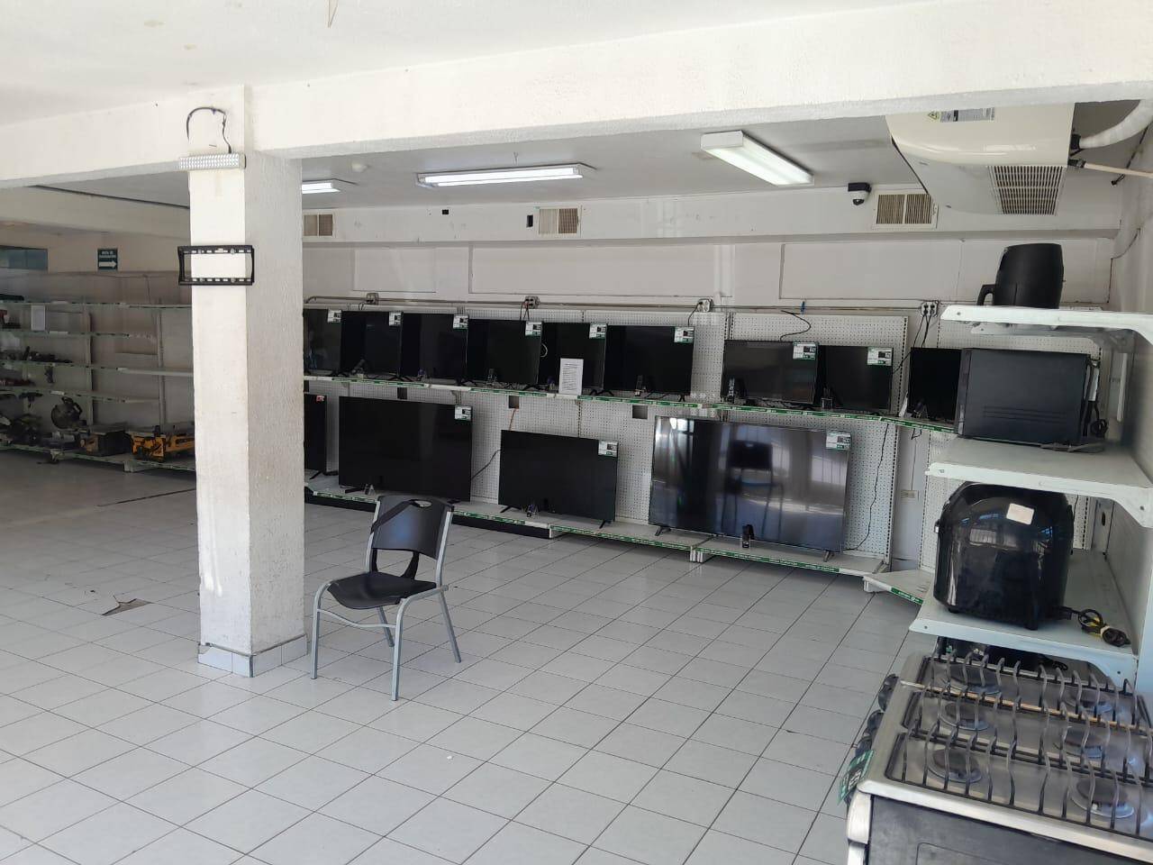 SE RENTA EXCELENTE LOCAL COMERCIAL EN AVENIDA PRINCIPAL