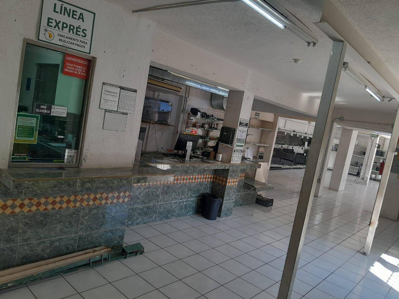 SE RENTA EXCELENTE LOCAL COMERCIAL EN AVENIDA PRINCIPAL