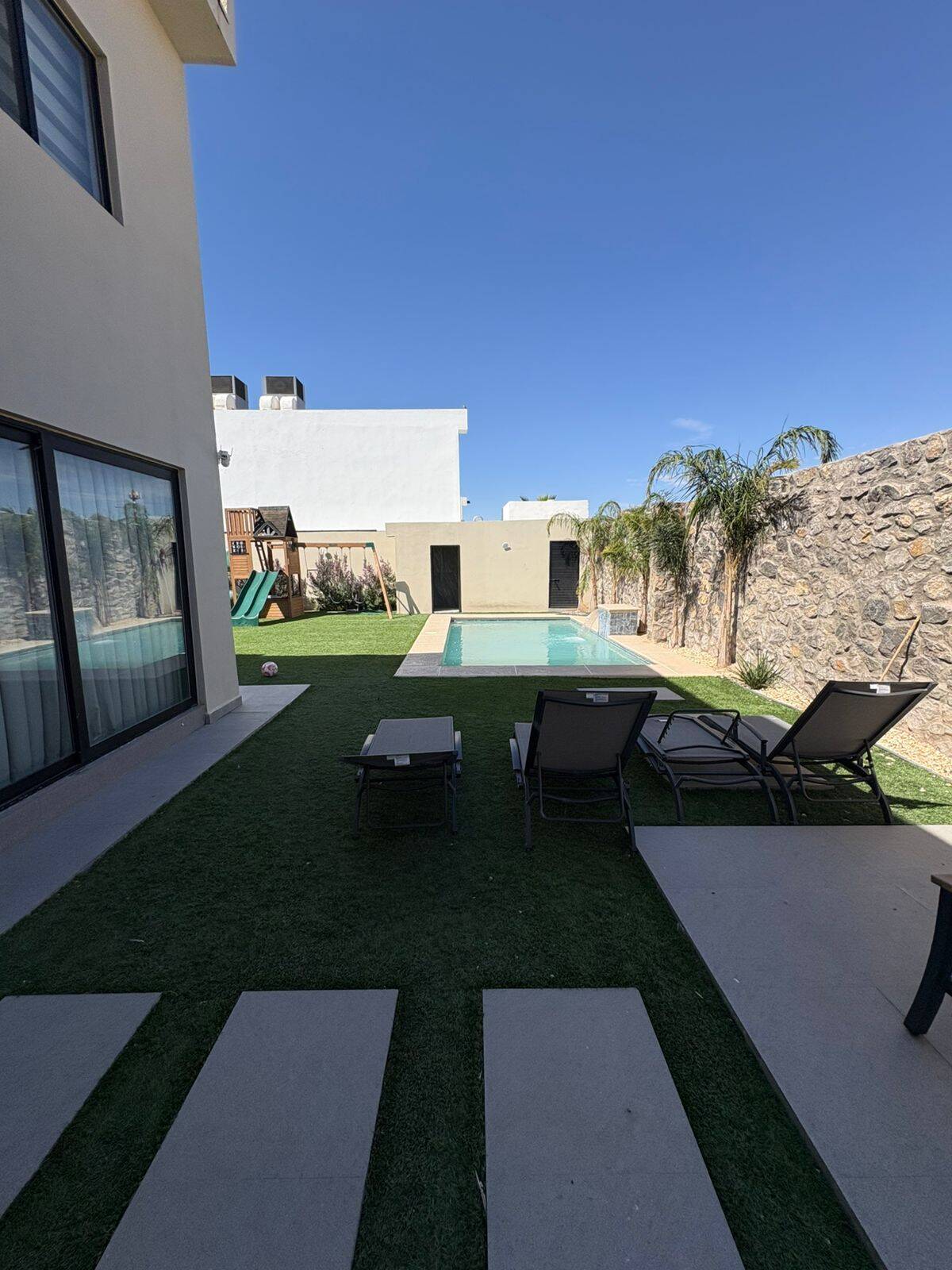 SE VENDE HERMOSA CASA CON ALBERCA EN RESIDENCIAL  ARBOREAL