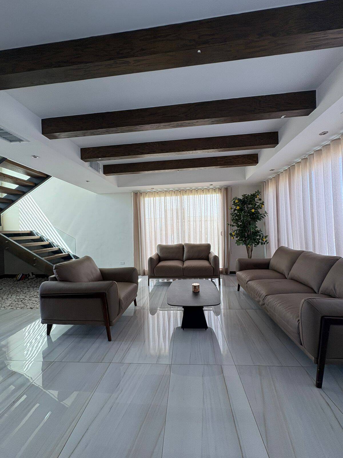 SE VENDE HERMOSA CASA CON ALBERCA EN RESIDENCIAL  ARBOREAL