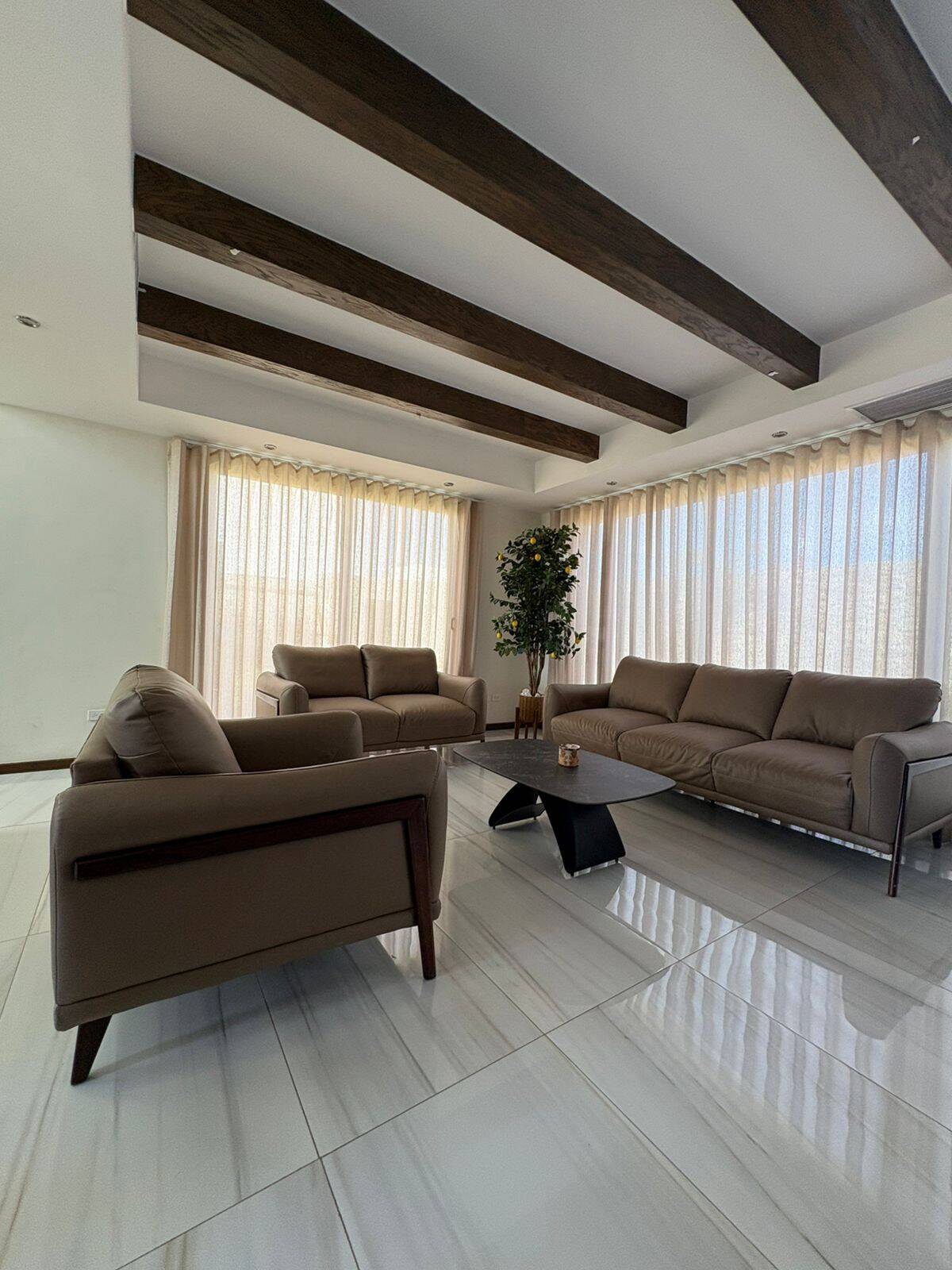 SE VENDE HERMOSA CASA CON ALBERCA EN RESIDENCIAL  ARBOREAL