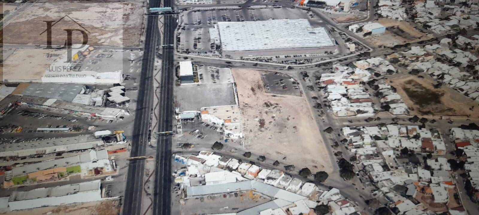SE VENDE GRAN TERRENO CON EXCELENTE UBICACION, COMERCIAL