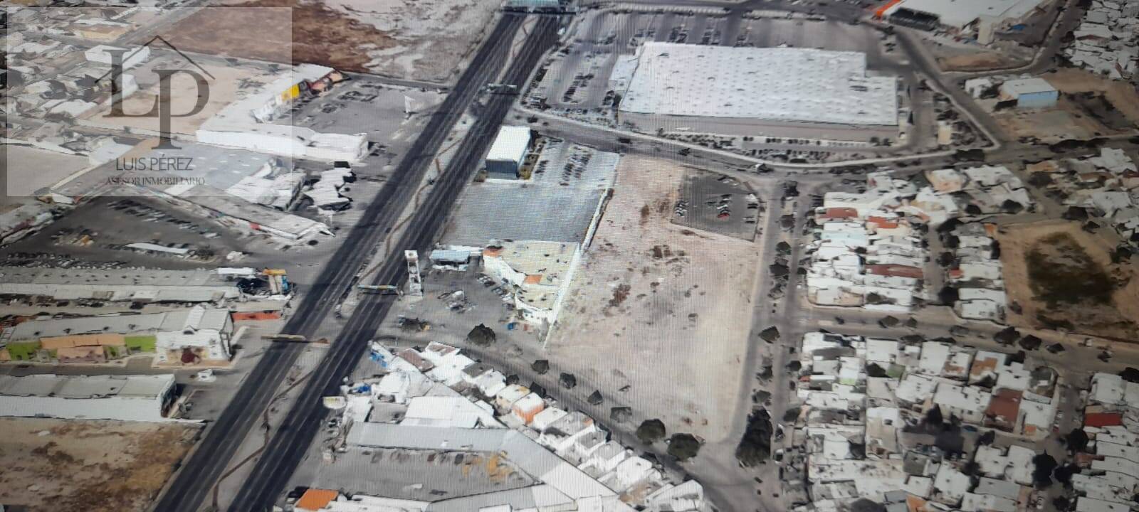 SE VENDE GRAN TERRENO CON EXCELENTE UBICACION, COMERCIAL