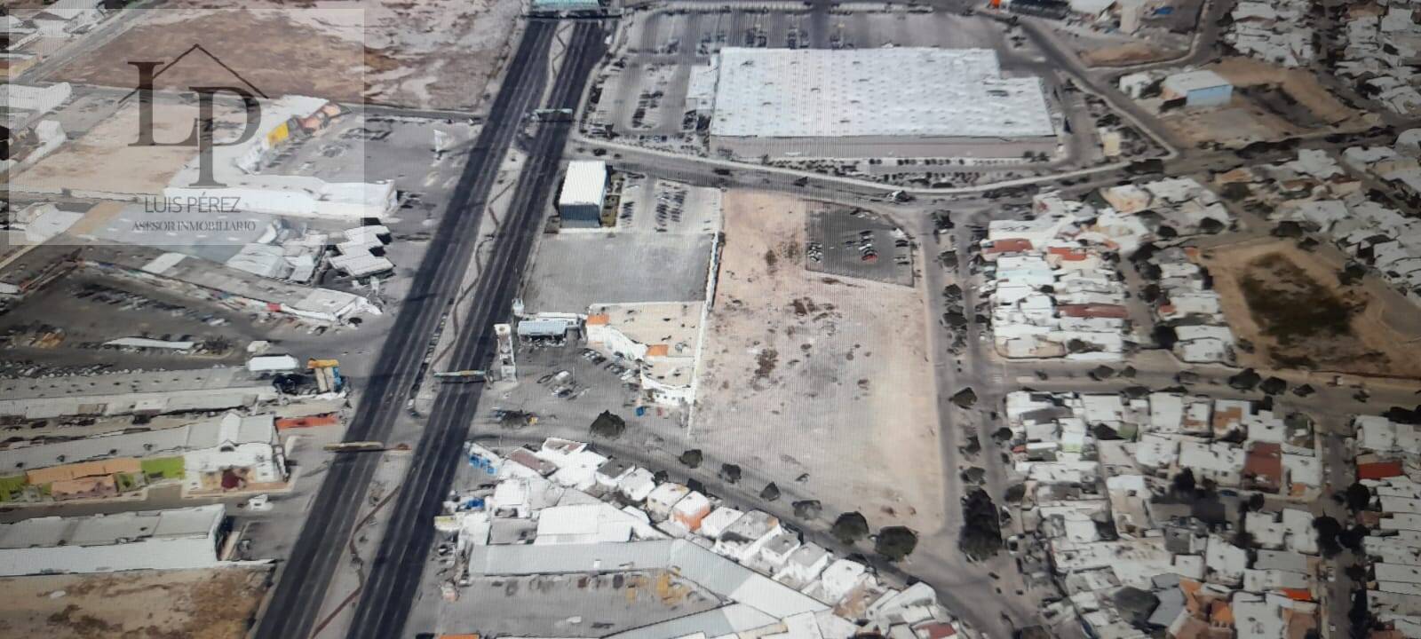 SE VENDE GRAN TERRENO CON EXCELENTE UBICACION, COMERCIAL