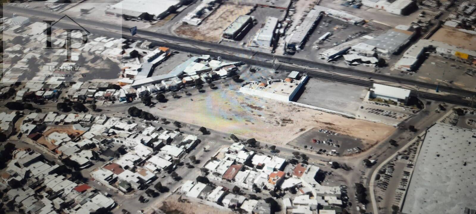 SE VENDE GRAN TERRENO CON EXCELENTE UBICACION, COMERCIAL