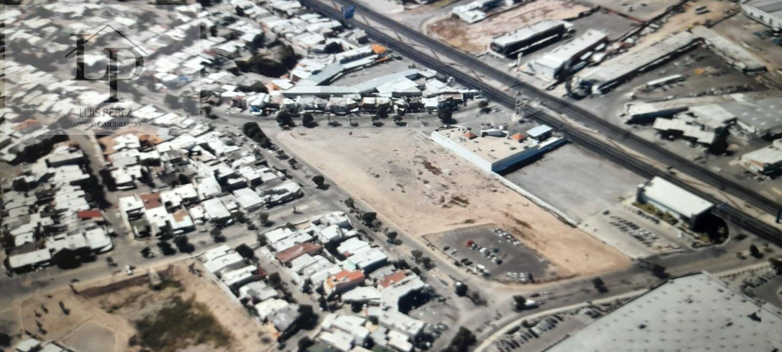 SE VENDE GRAN TERRENO CON EXCELENTE UBICACION, COMERCIAL