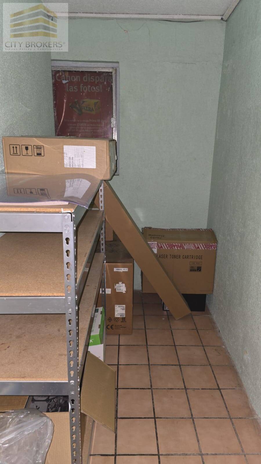 SE RENTAN  AMPLIAS OFICINAS Y , A UNA CUADRA DE PLUTARCO ELIAS CAL