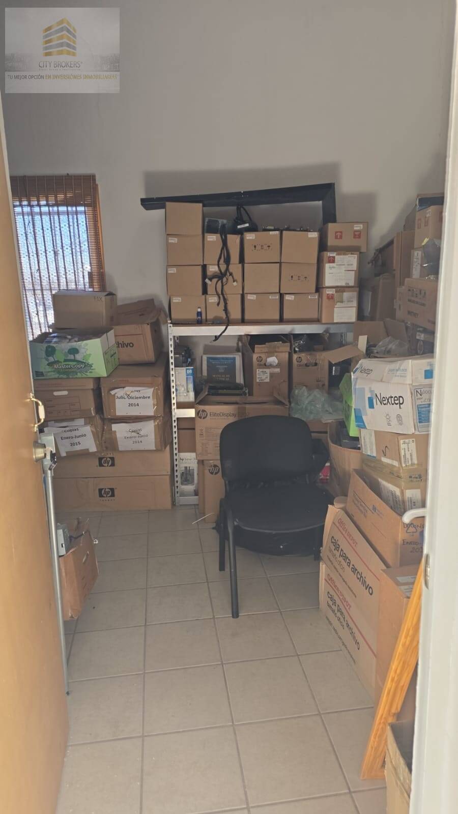 SE VENDEN  OFICINAS A 20 M DE PLUTARCO ELIAS CALLES CON MOBILIARIO INCLUIDO