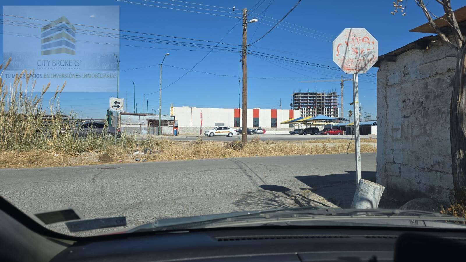 SE VENDEN  OFICINAS A 20 M DE PLUTARCO ELIAS CALLES CON MOBILIARIO INCLUIDO