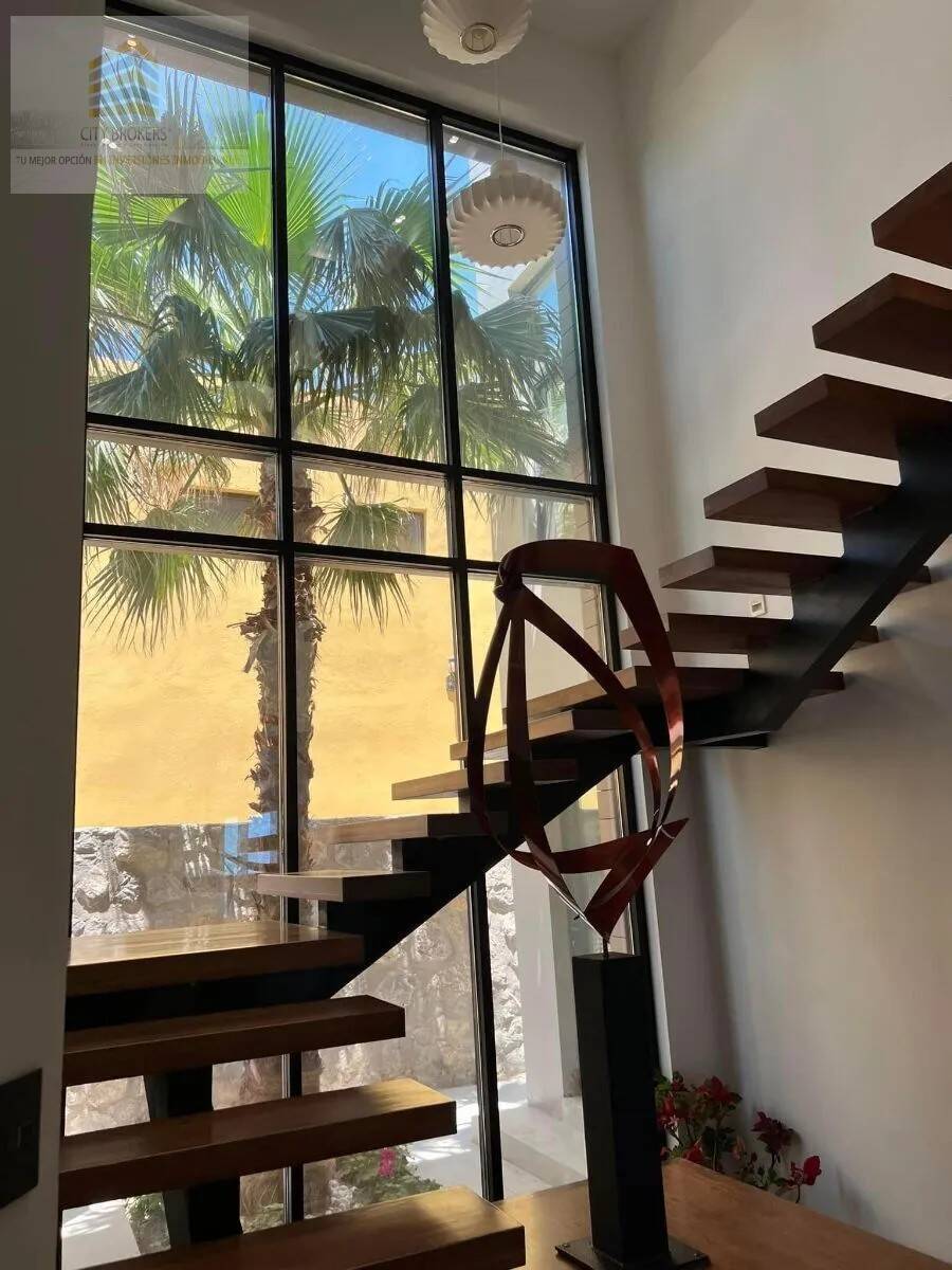 HERMOSA RESIDENCIA EN VENTA EN CAMPOS ELISEOS, SUPER EQUIPADA