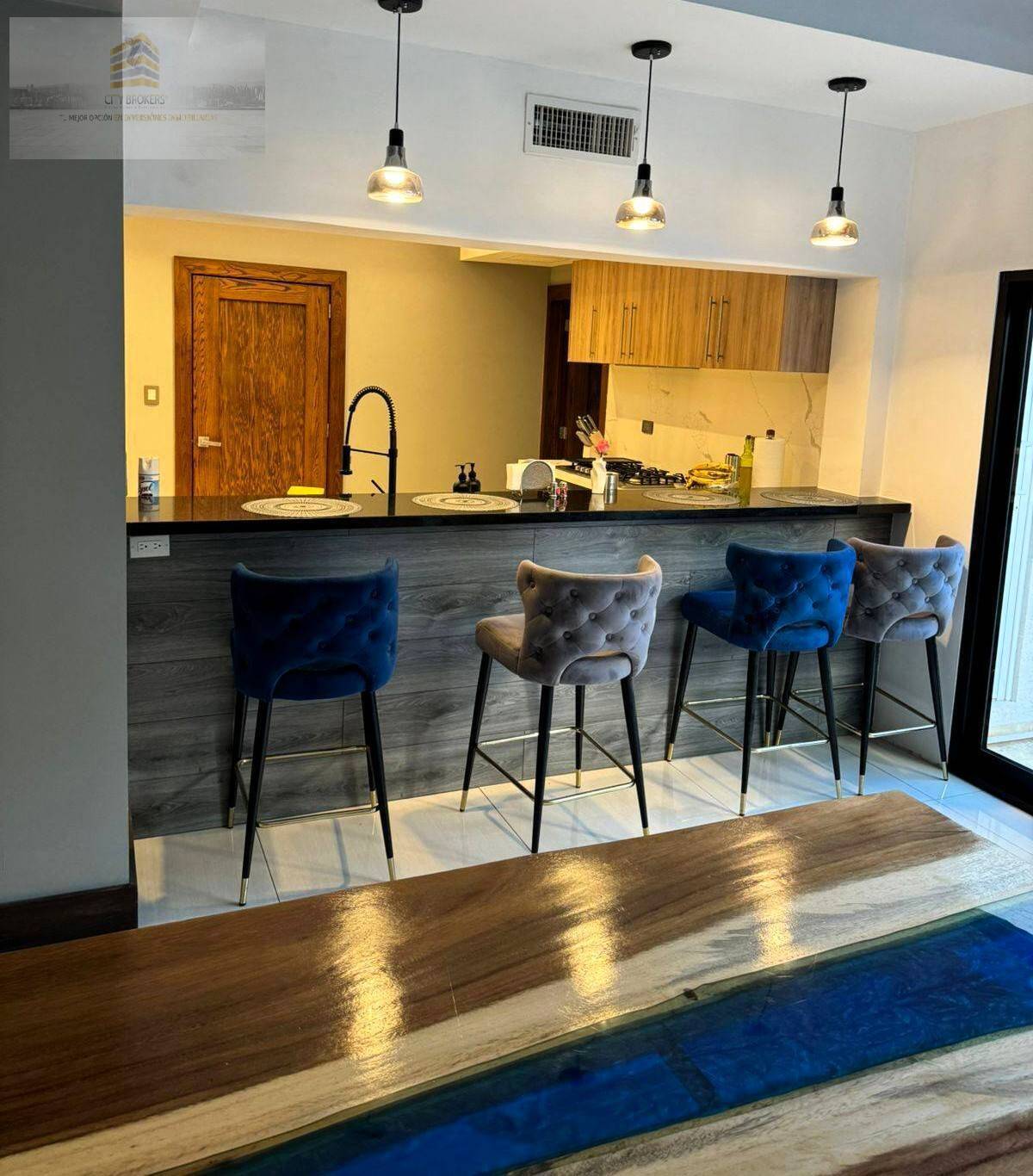SE VENDE HERMOSA RESIDENCIA EN UBICACION PRIVILEGIADA